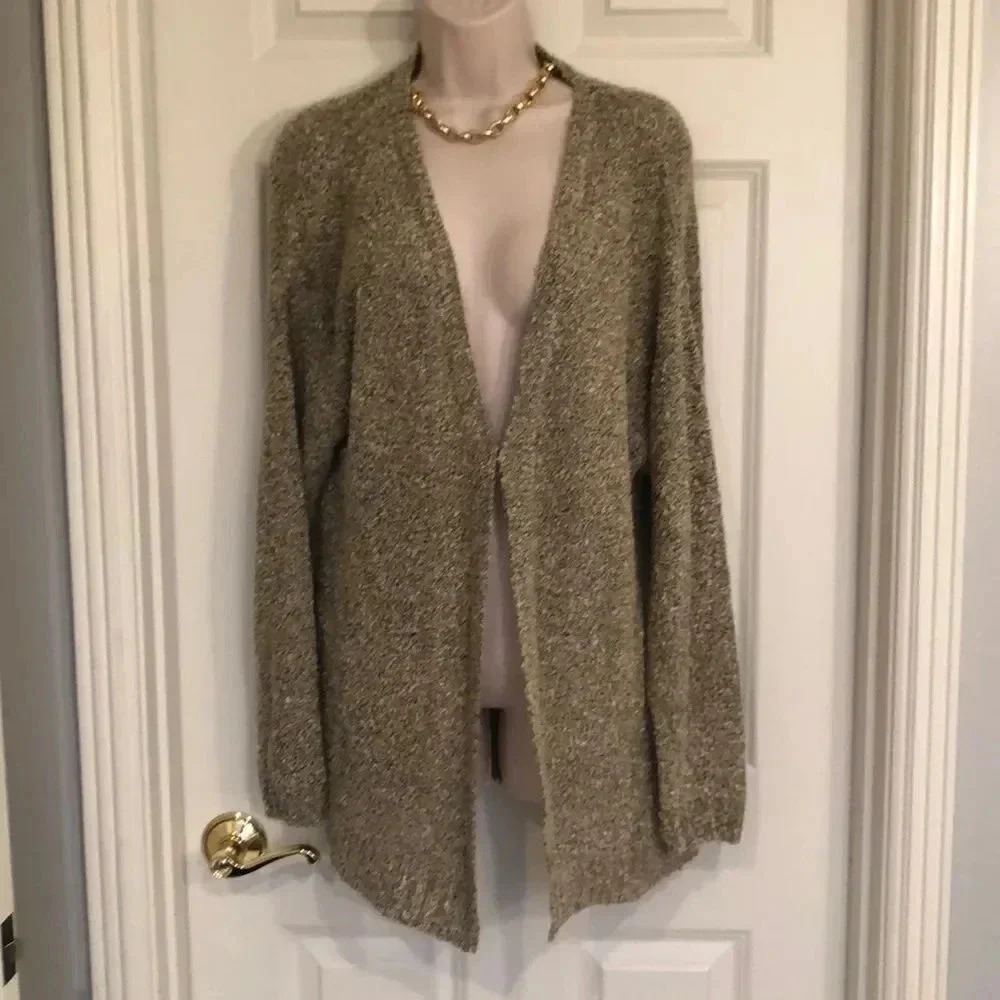𝅺Love tree black and gray sweater mod size medium‎